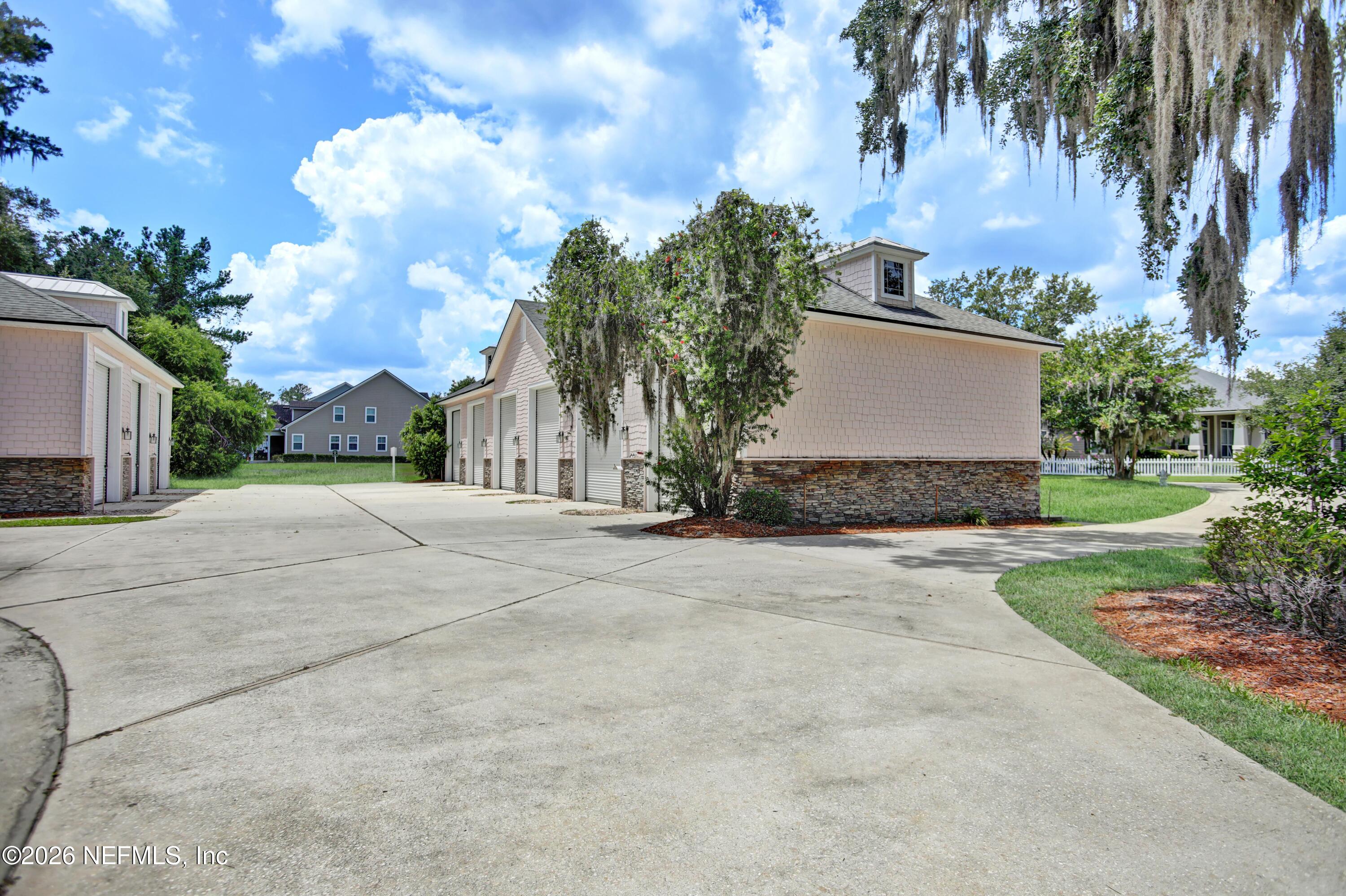 1928 MOORINGS Circle