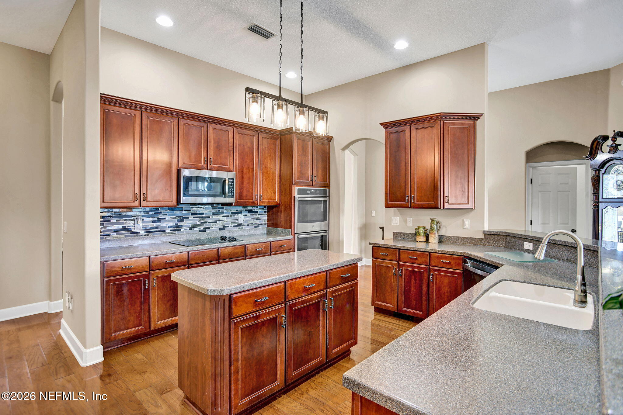 1928 MOORINGS Circle