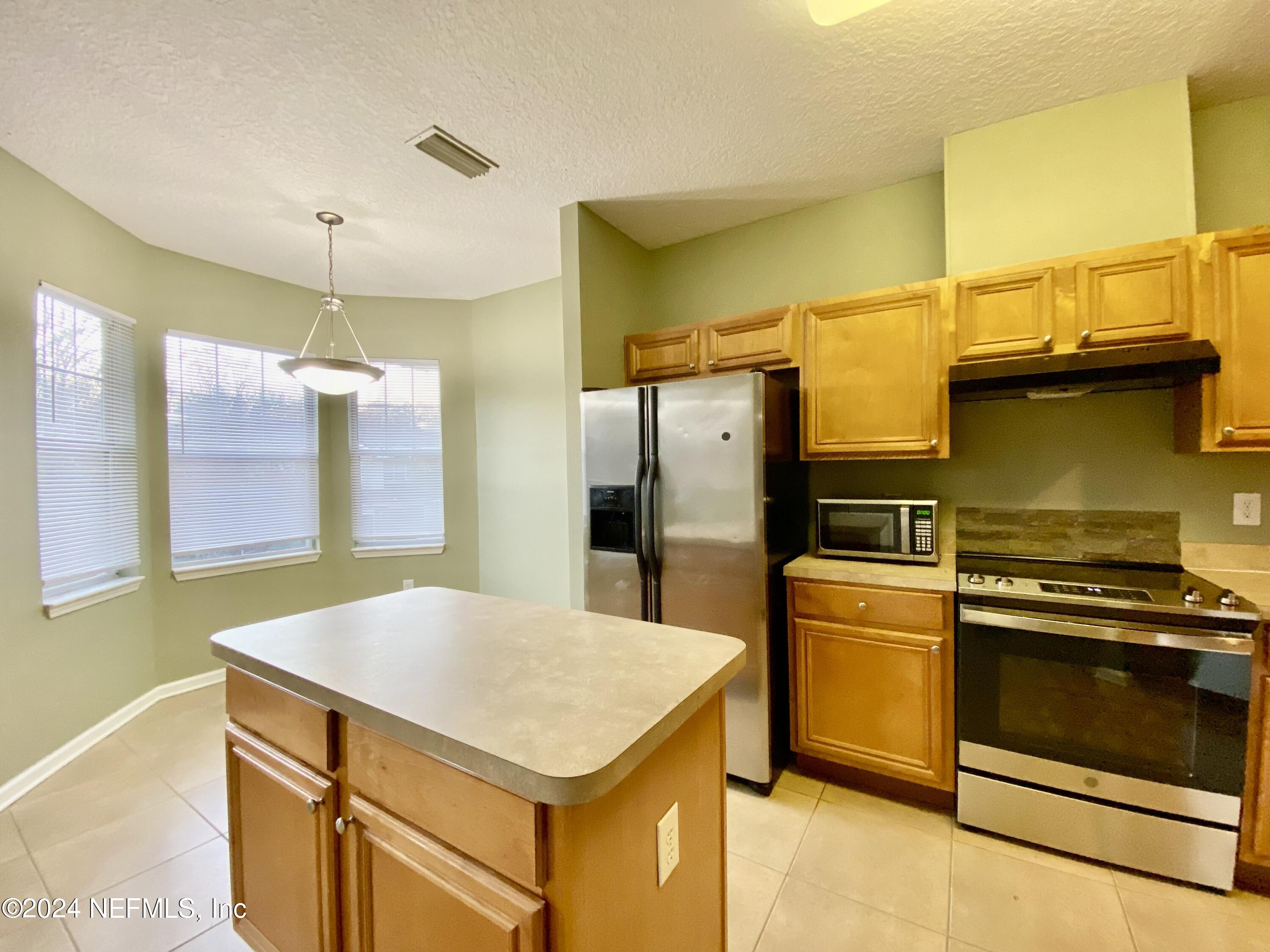 5663 GREENLAND Road 304