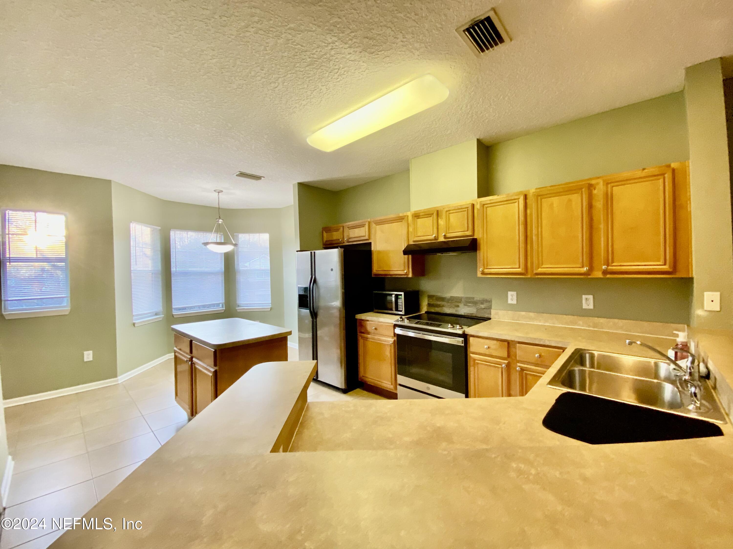 5663 GREENLAND Road 304