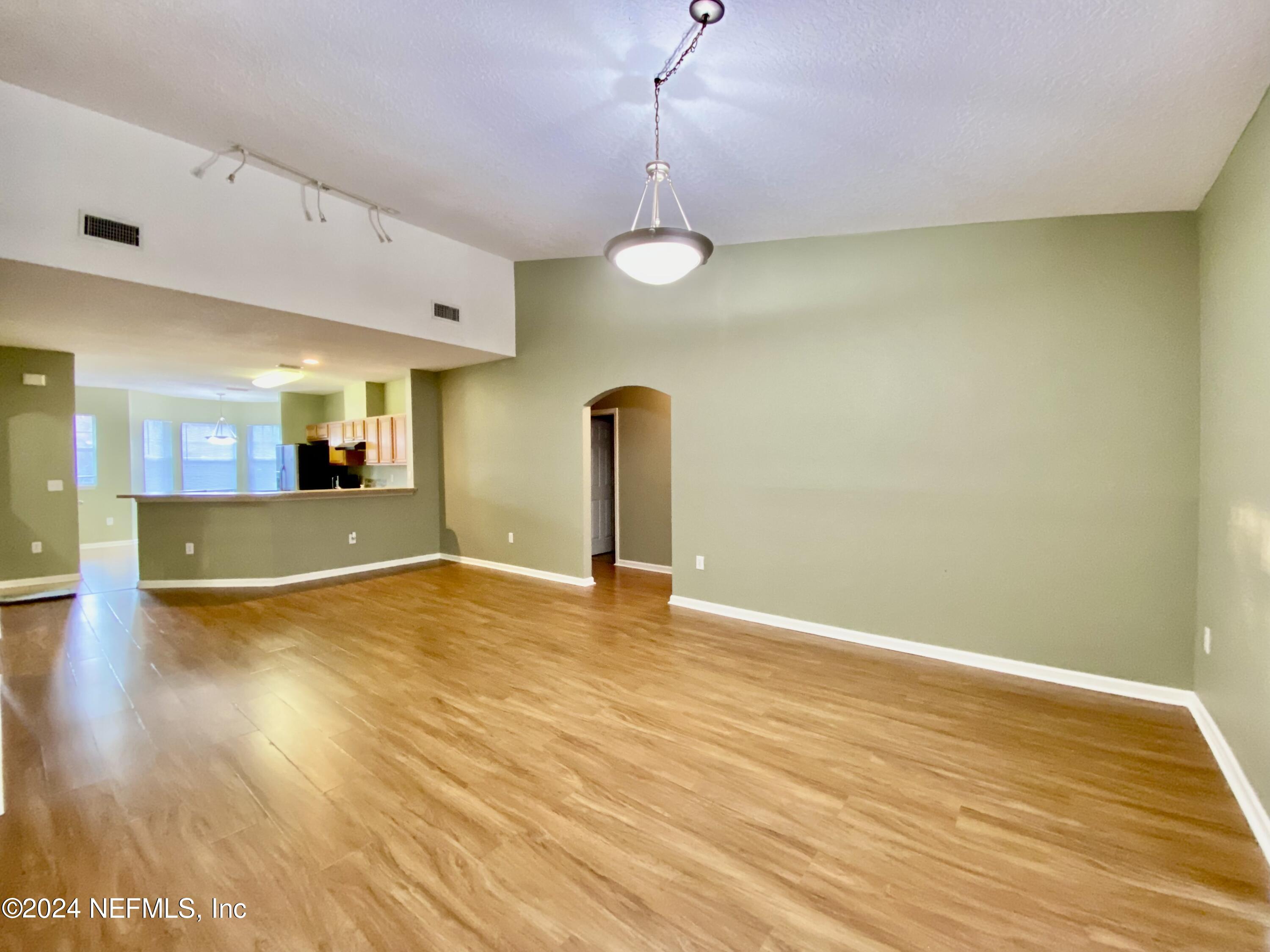 5663 GREENLAND Road 304