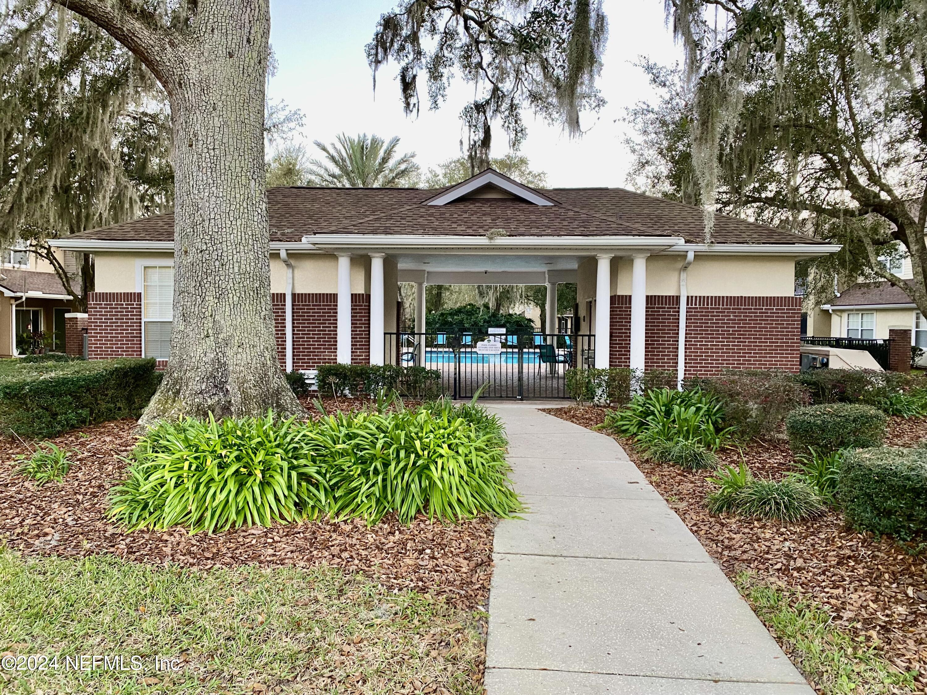 5663 GREENLAND Road 304