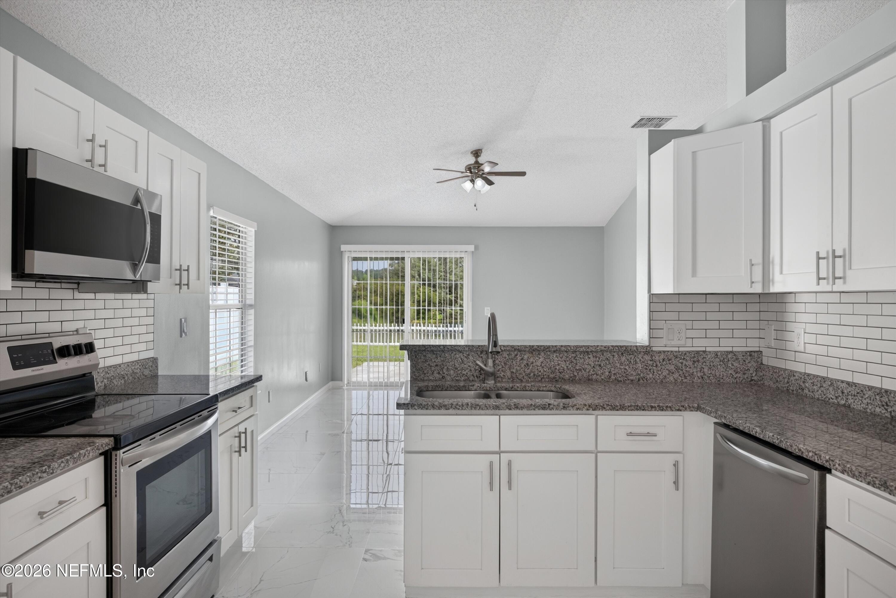 490 HILLSIDE Drive