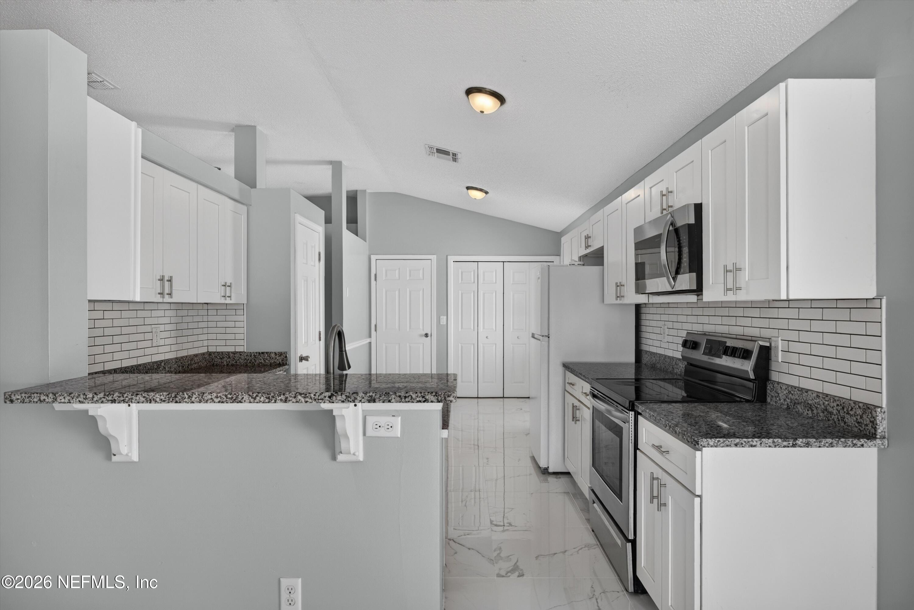 490 HILLSIDE Drive