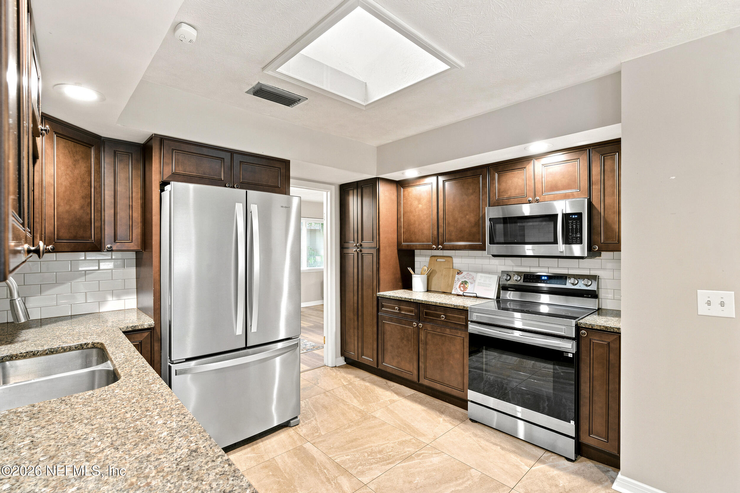 5333 JOHN REYNOLDS Drive
