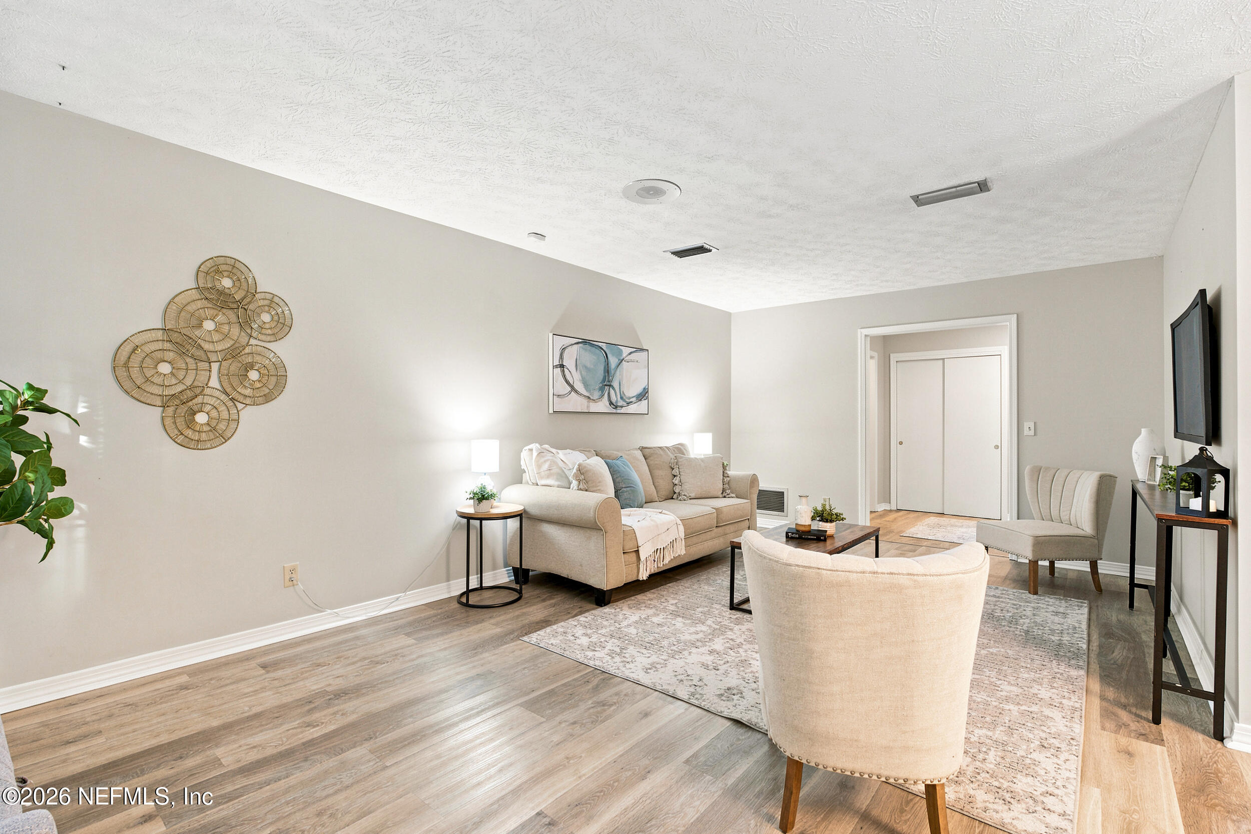 5333 JOHN REYNOLDS Drive