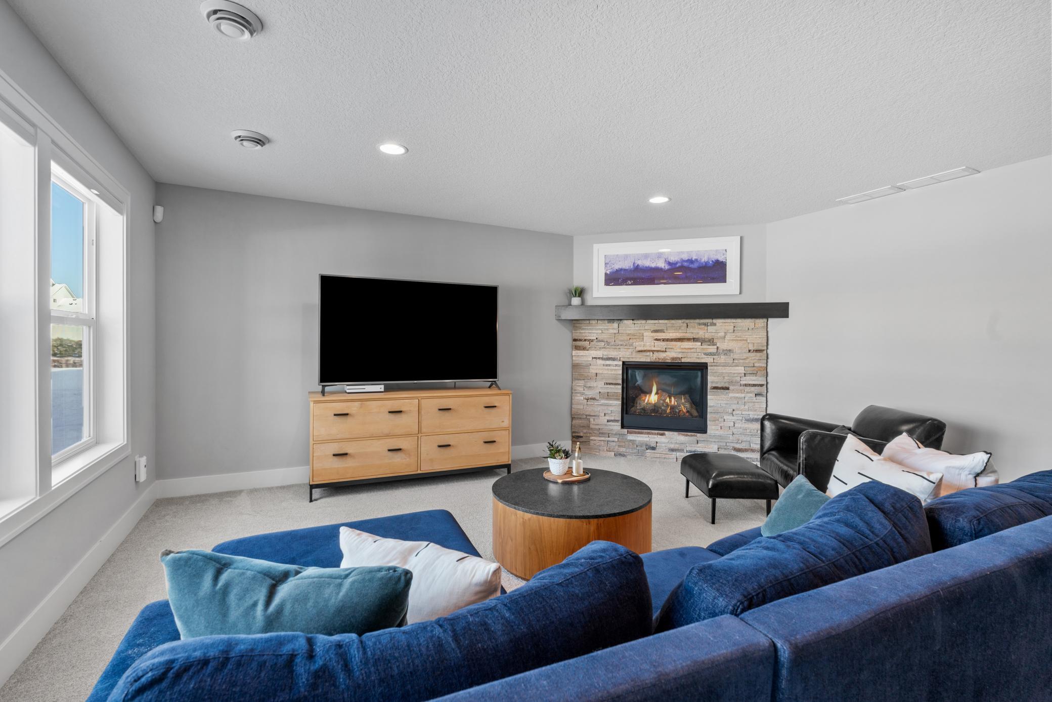 7529 Urbandale Lane N