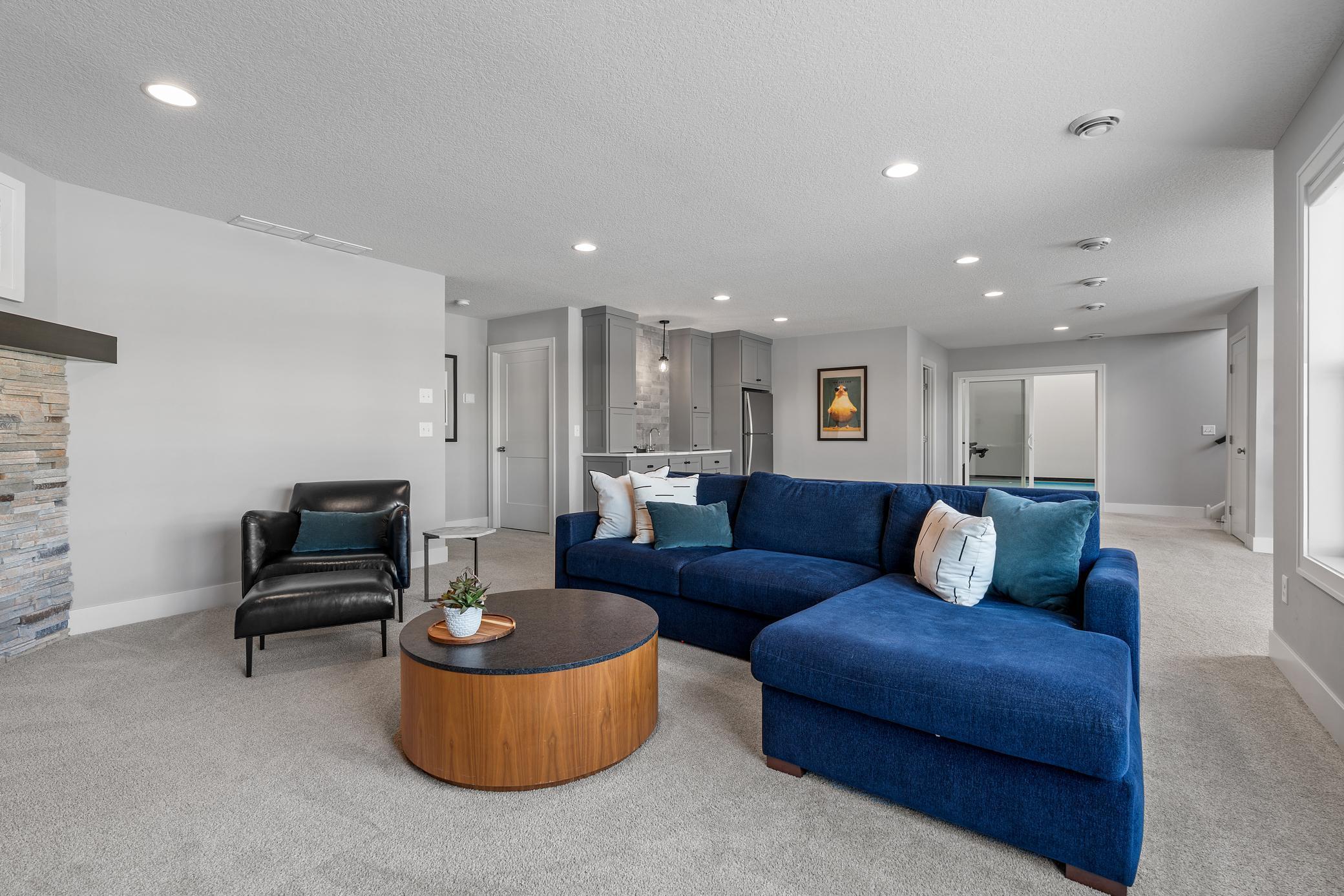 7529 Urbandale Lane N