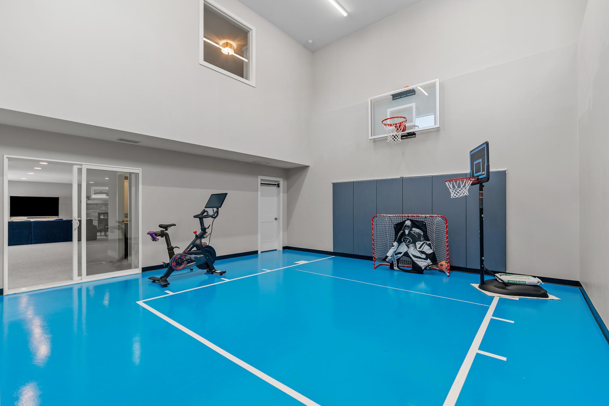 7529 Urbandale Lane N