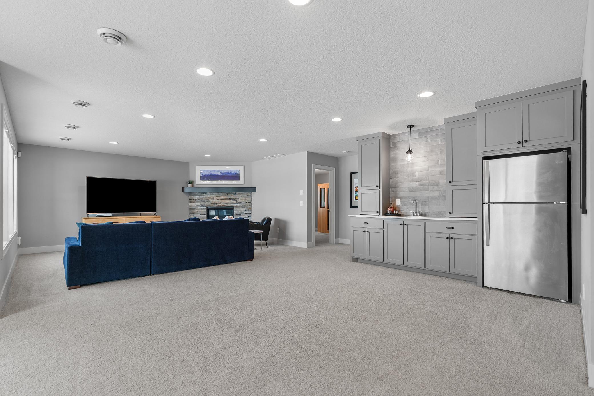 7529 Urbandale Lane N