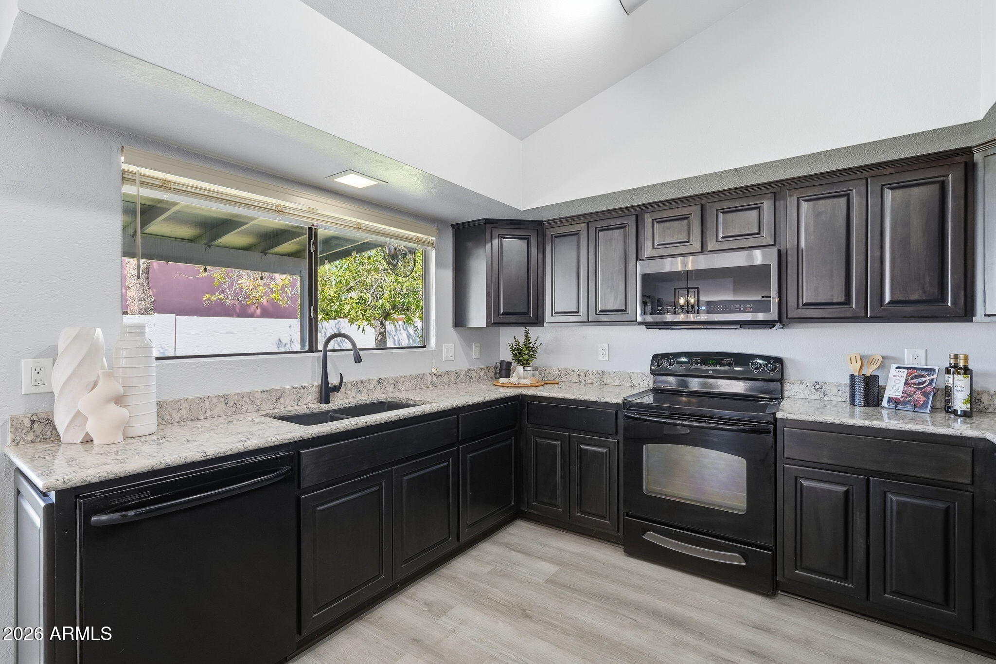 2336 N ROCA