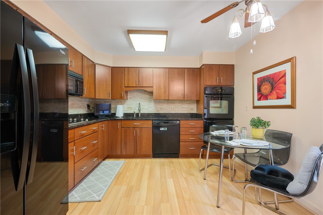 540 N Neville St 707