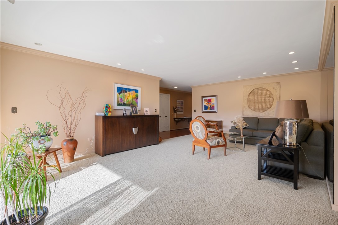 540 N Neville St 707