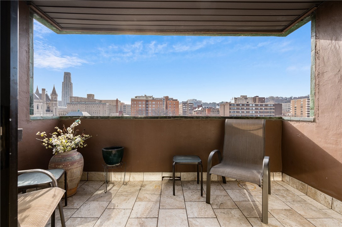 540 N Neville St 707