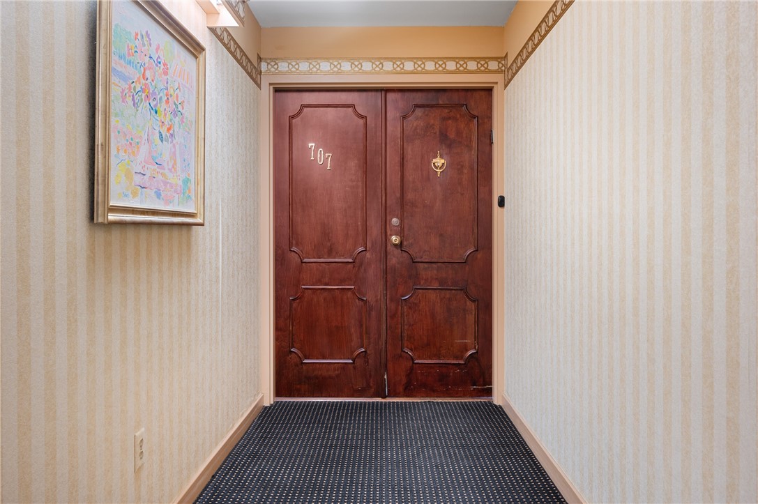 540 N Neville St 707