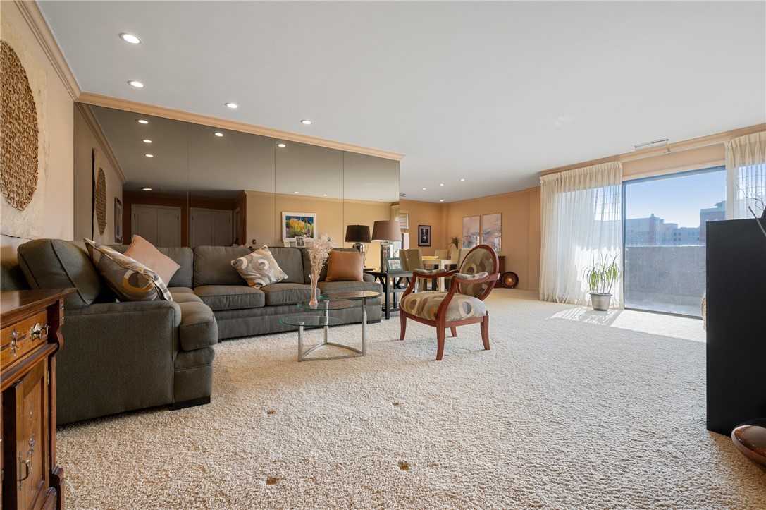 540 N Neville St 707