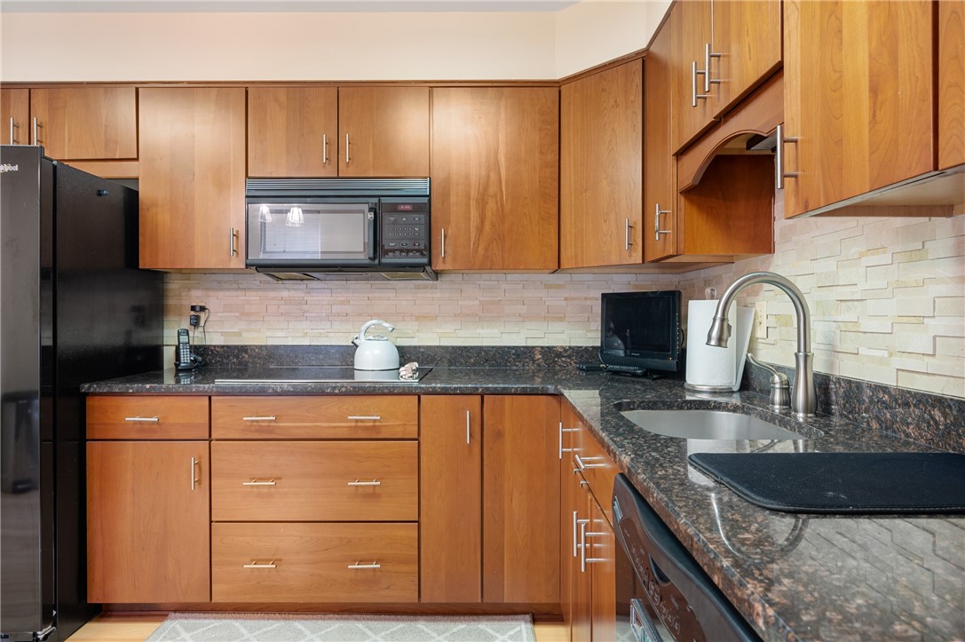 540 N Neville St 707