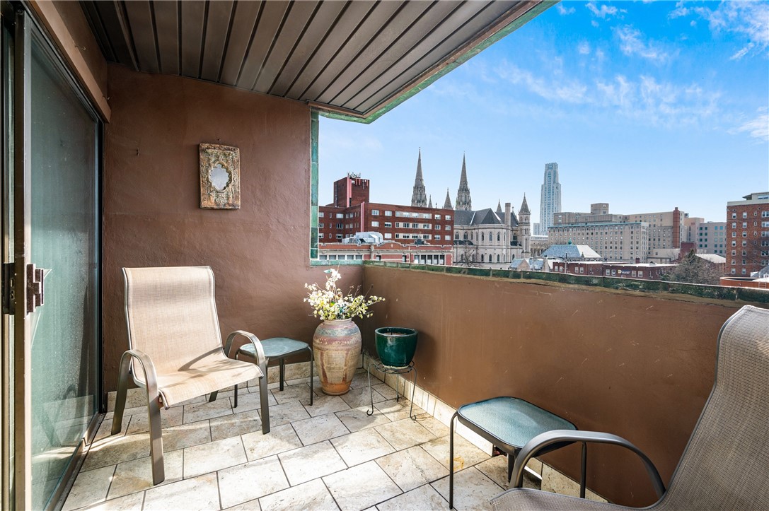 540 N Neville St 707