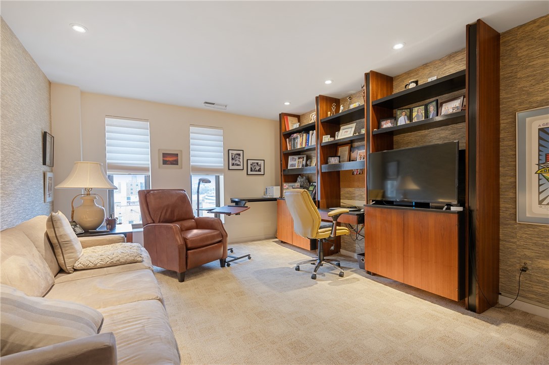 540 N Neville St 707