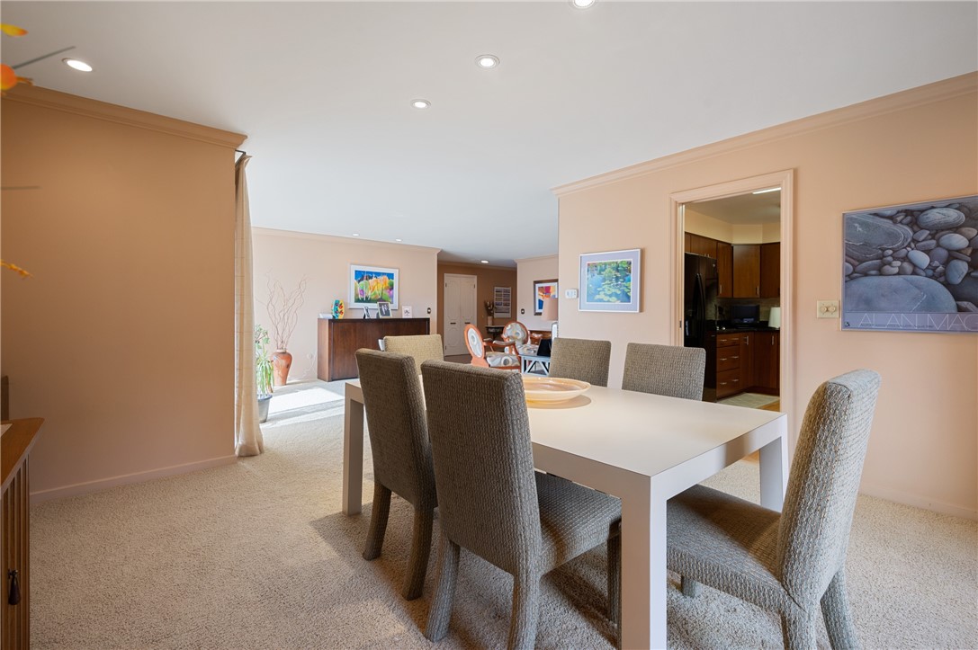 540 N Neville St 707