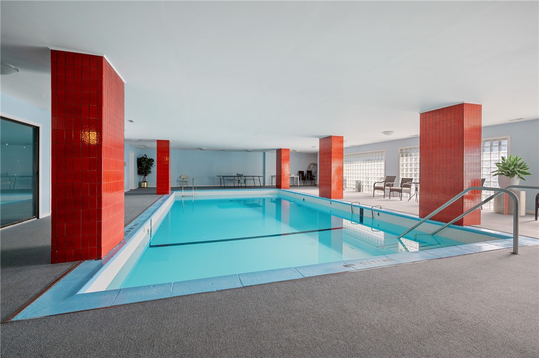 540 N Neville St 707