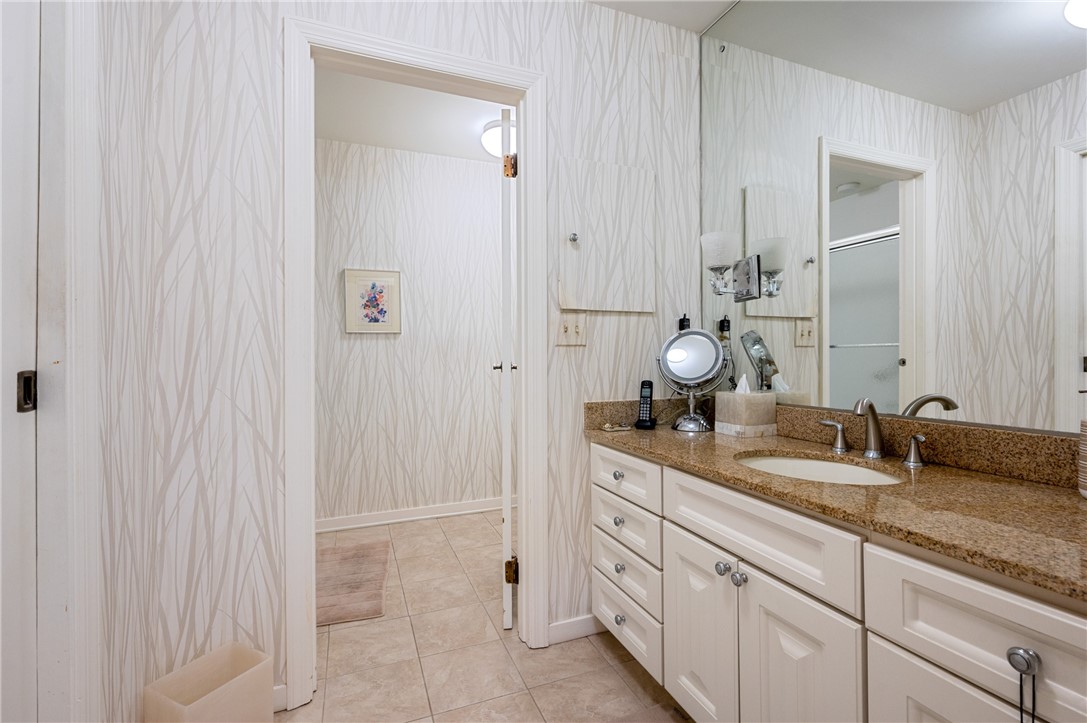 540 N Neville St 707