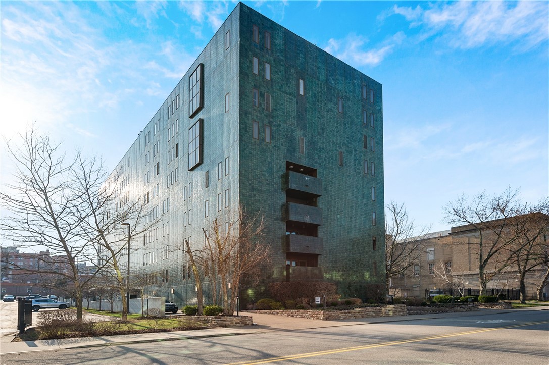 540 N Neville St 707