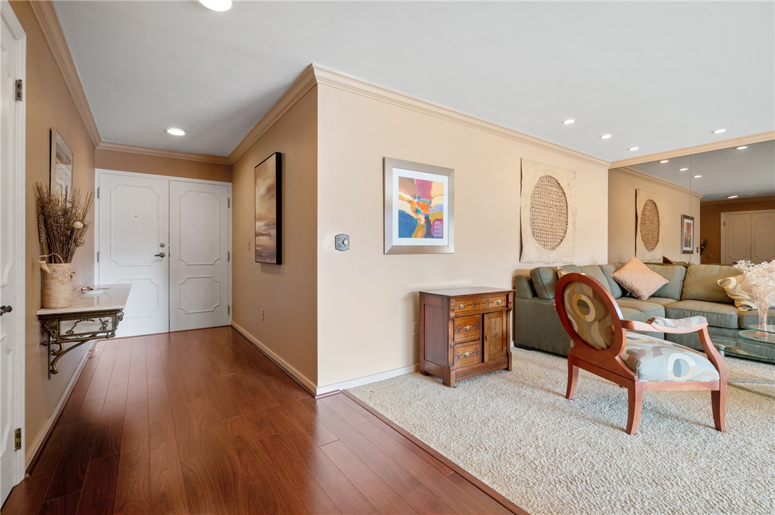 540 N Neville St 707