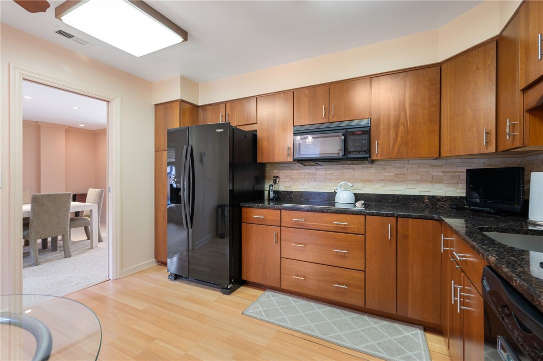 540 N Neville St 707