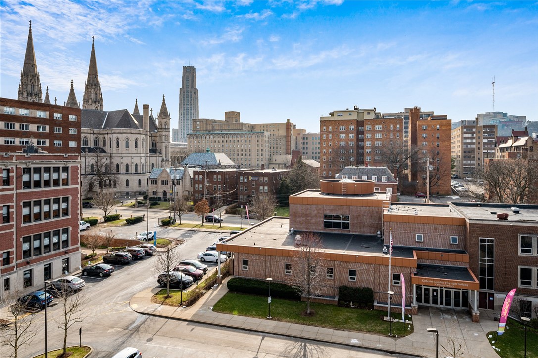 540 N Neville St 707