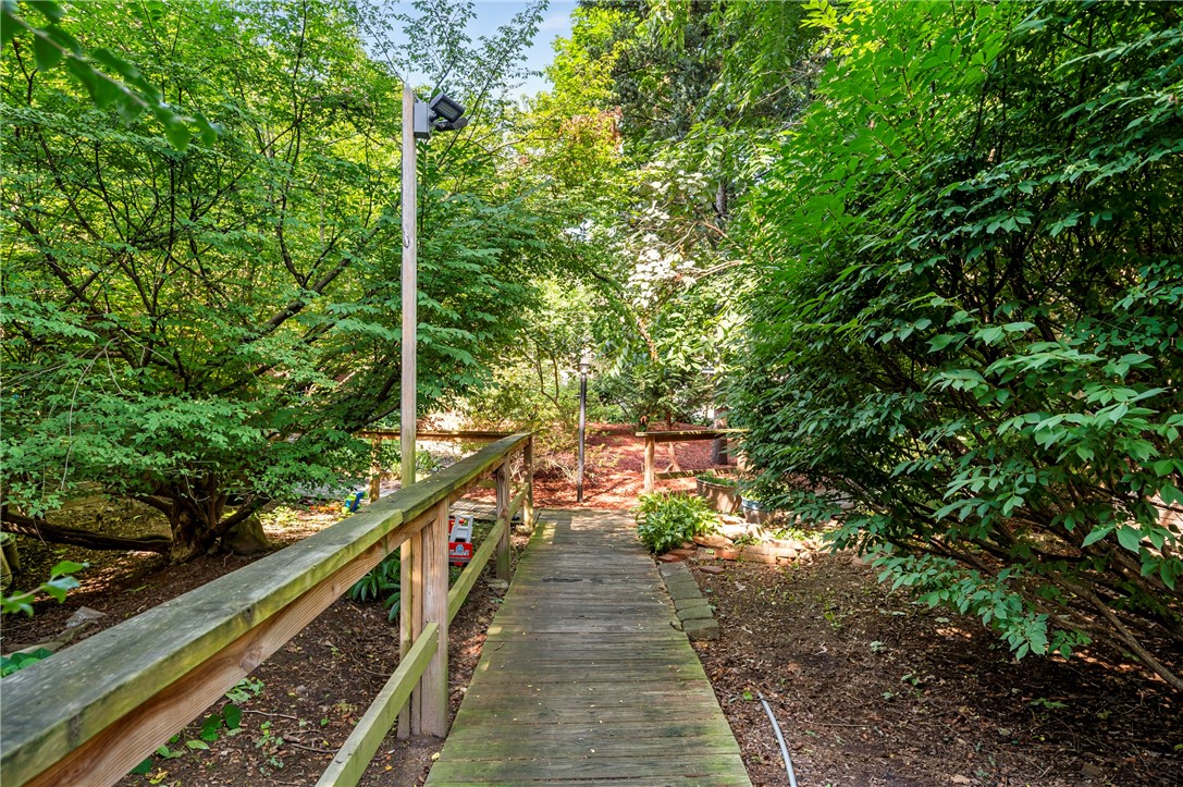 1620 Beechwood Blvd 5