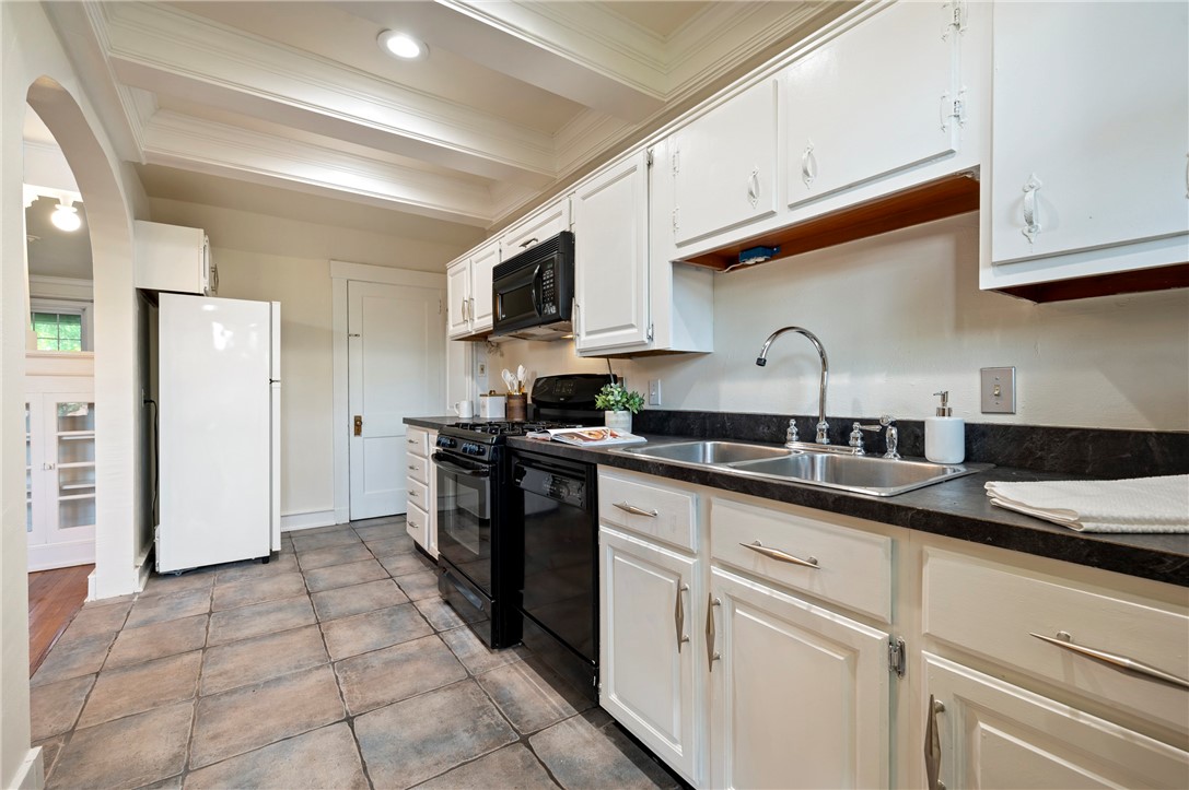 1620 Beechwood Blvd 5