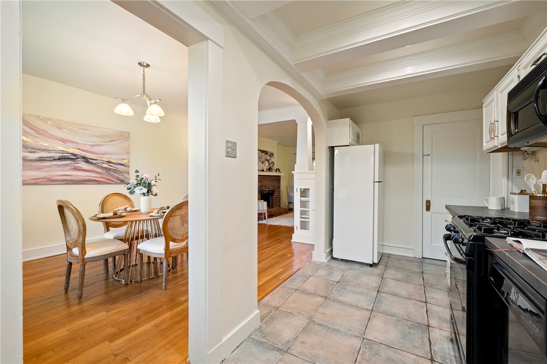 1620 Beechwood Blvd 5