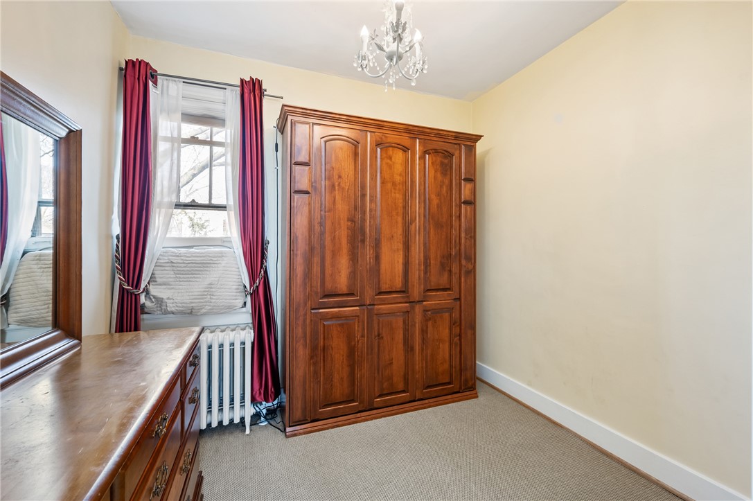 121 W Hutchinson Ave