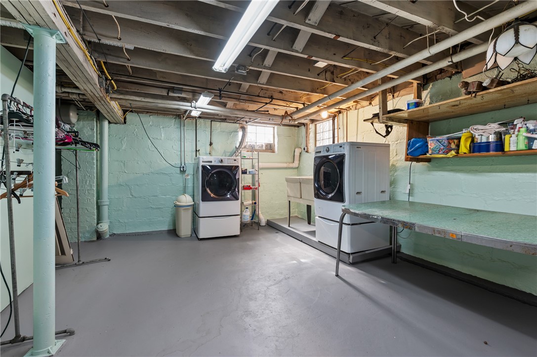 121 W Hutchinson Ave