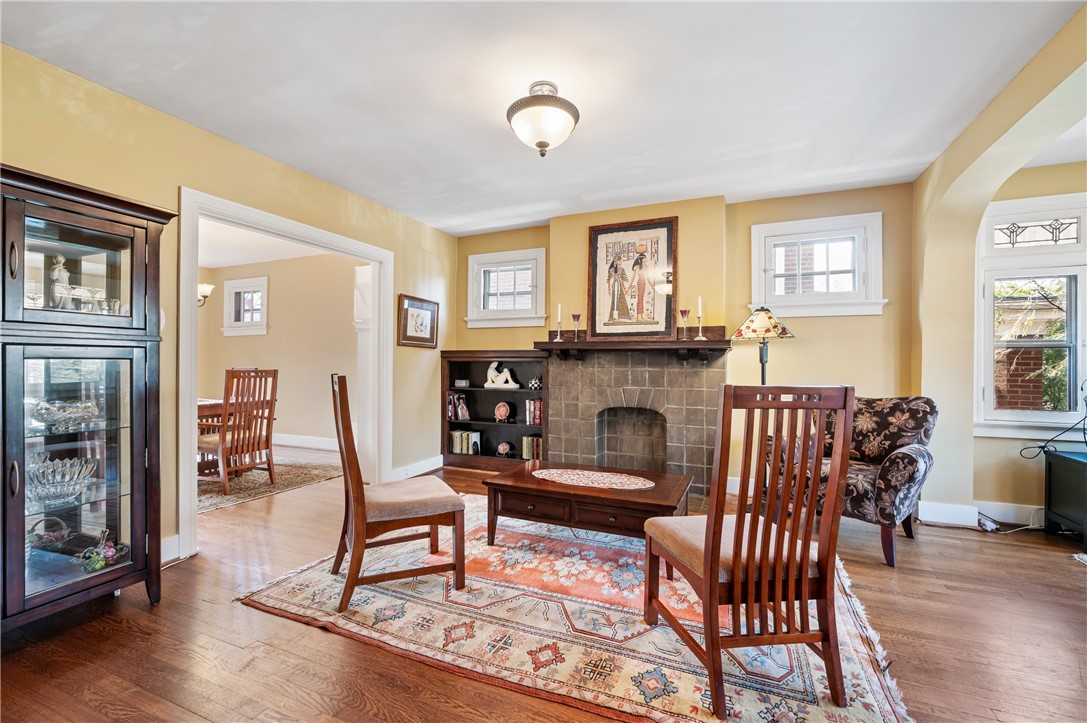 121 W Hutchinson Ave