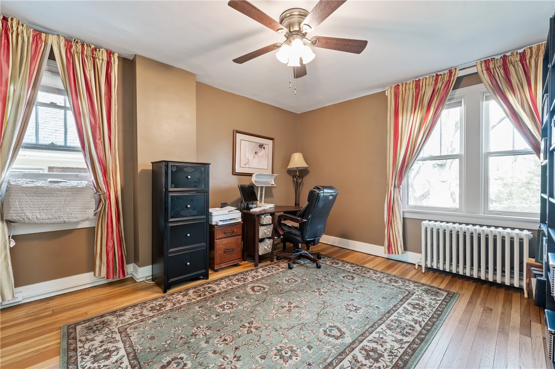 121 W Hutchinson Ave