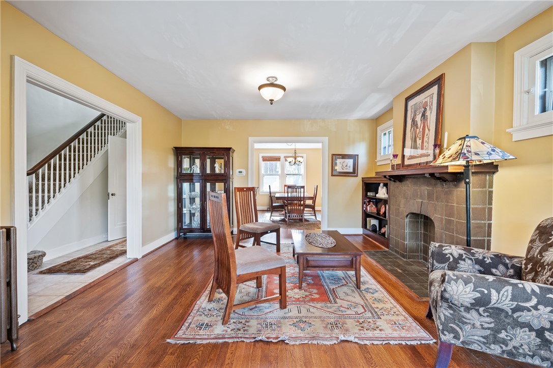 121 W Hutchinson Ave