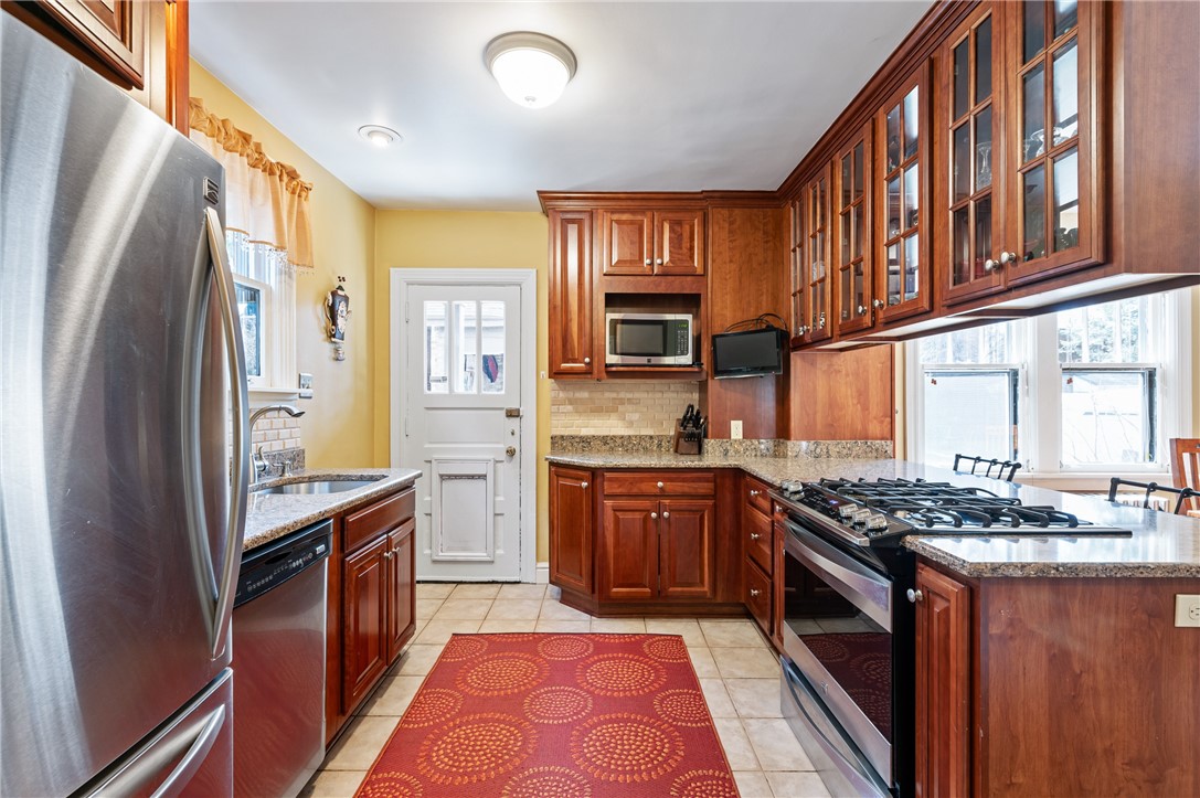 121 W Hutchinson Ave