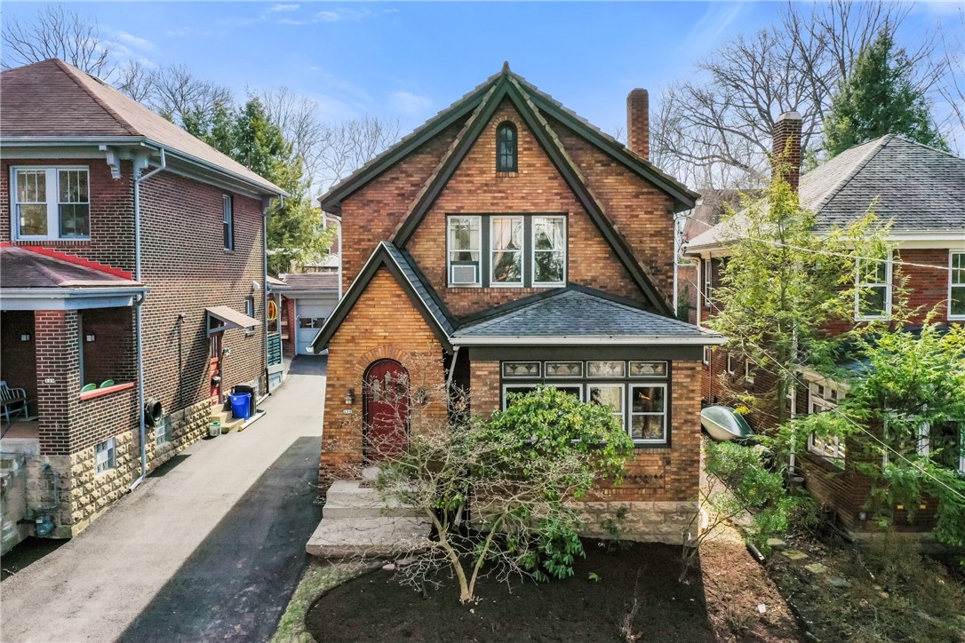 121 W Hutchinson Ave