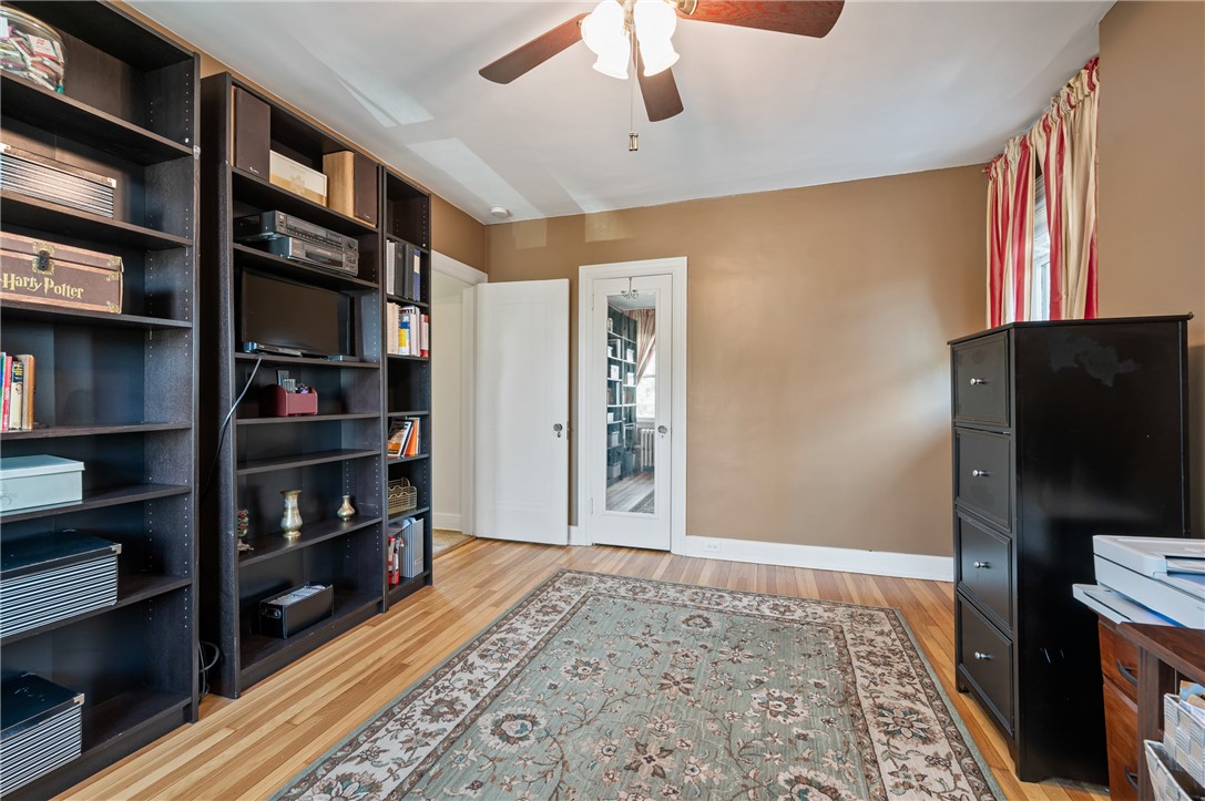 121 W Hutchinson Ave