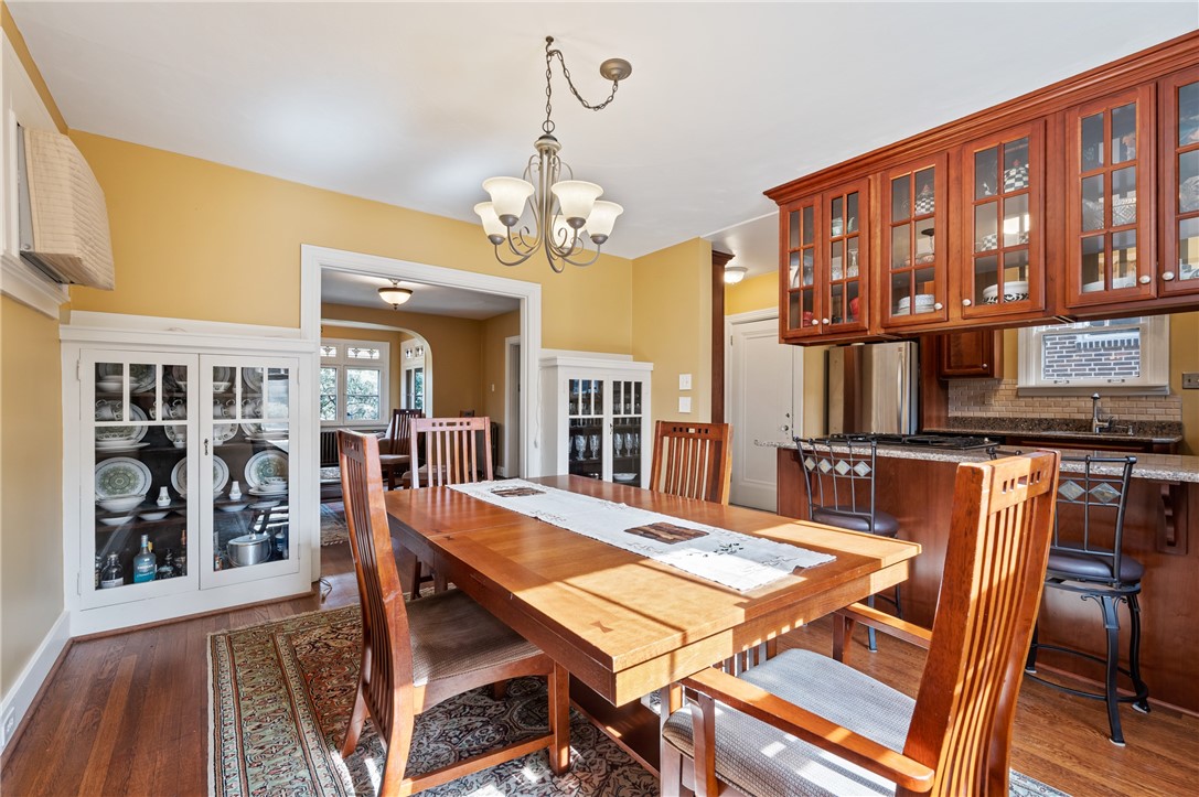 121 W Hutchinson Ave