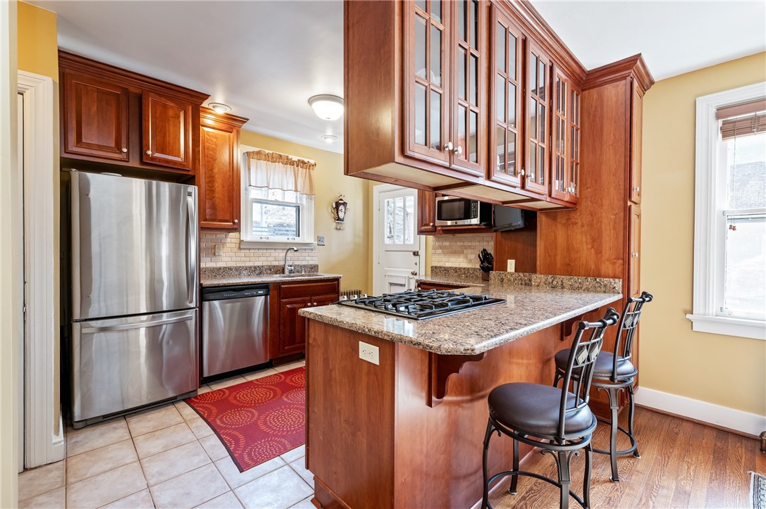 121 W Hutchinson Ave