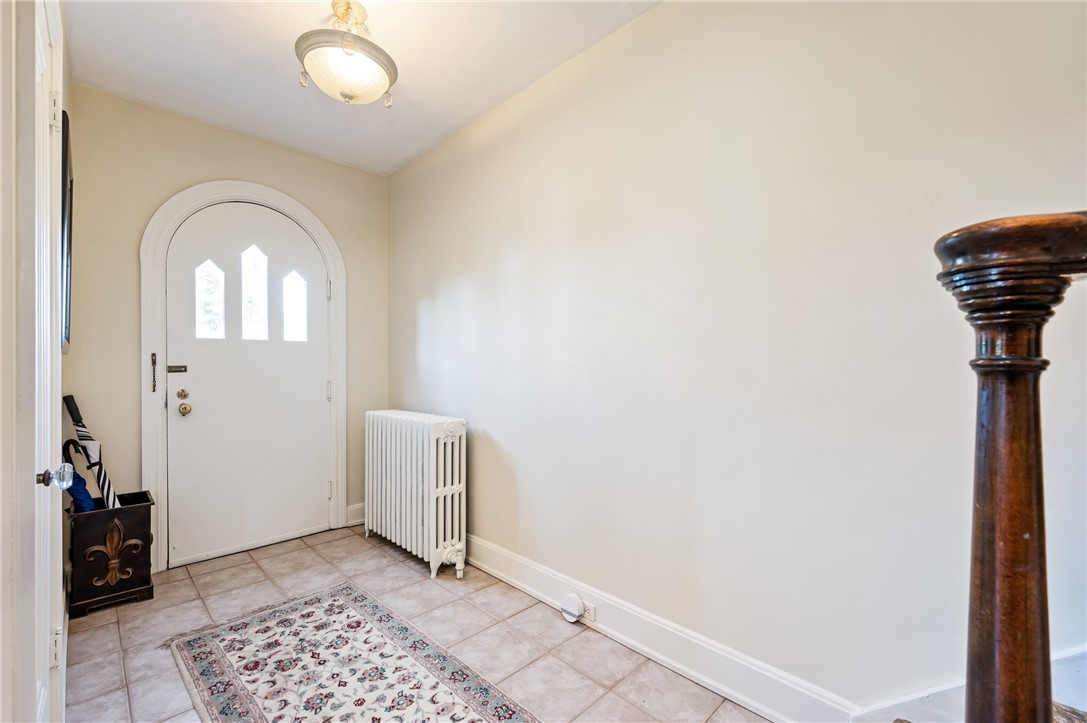 121 W Hutchinson Ave