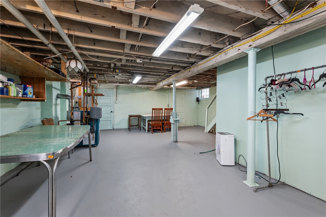 121 W Hutchinson Ave