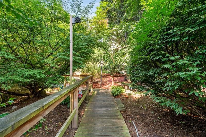 1620 Beechwood Blvd 5