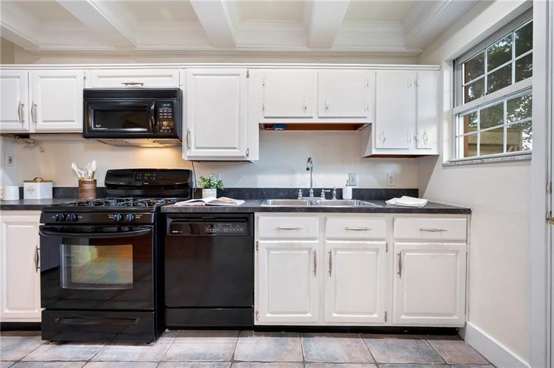 1620 Beechwood Blvd 5