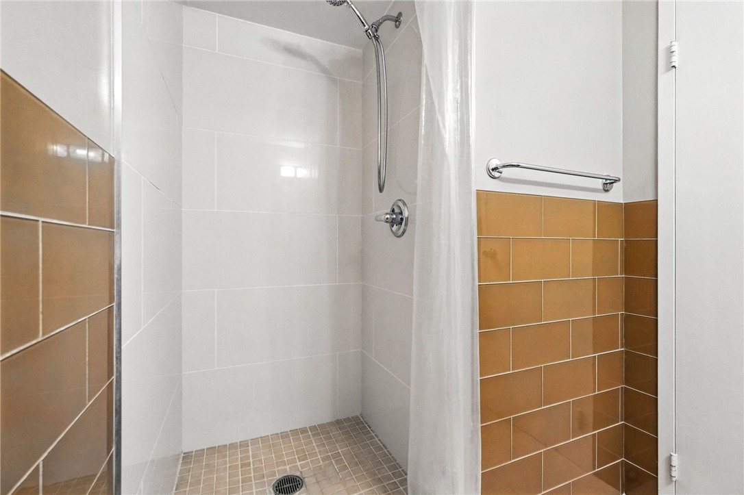 128 N Craig St 802