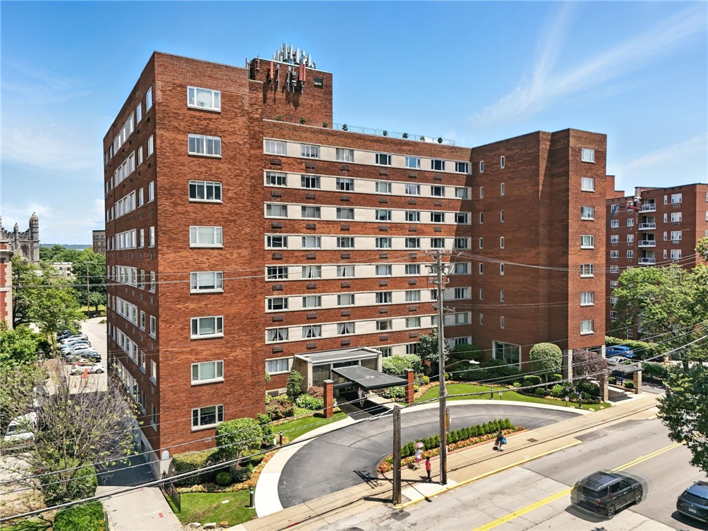 128 N Craig St 802