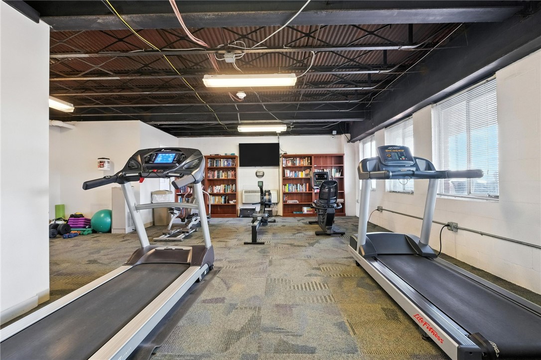 128 N Craig St 802